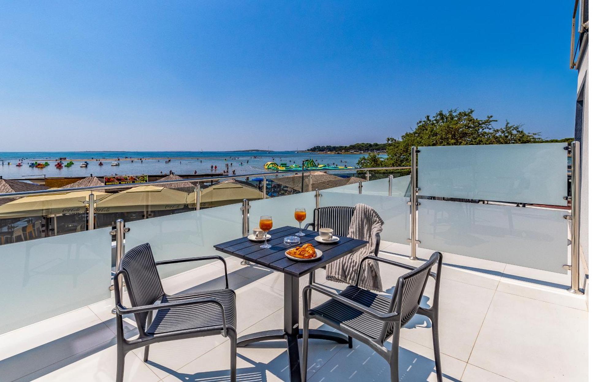 Hotel Koral Медулин Екстериор снимка