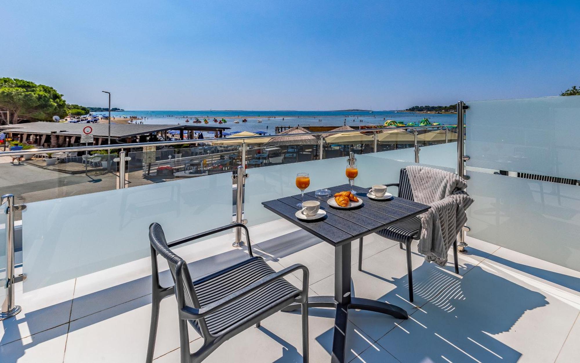 Hotel Koral Медулин Екстериор снимка