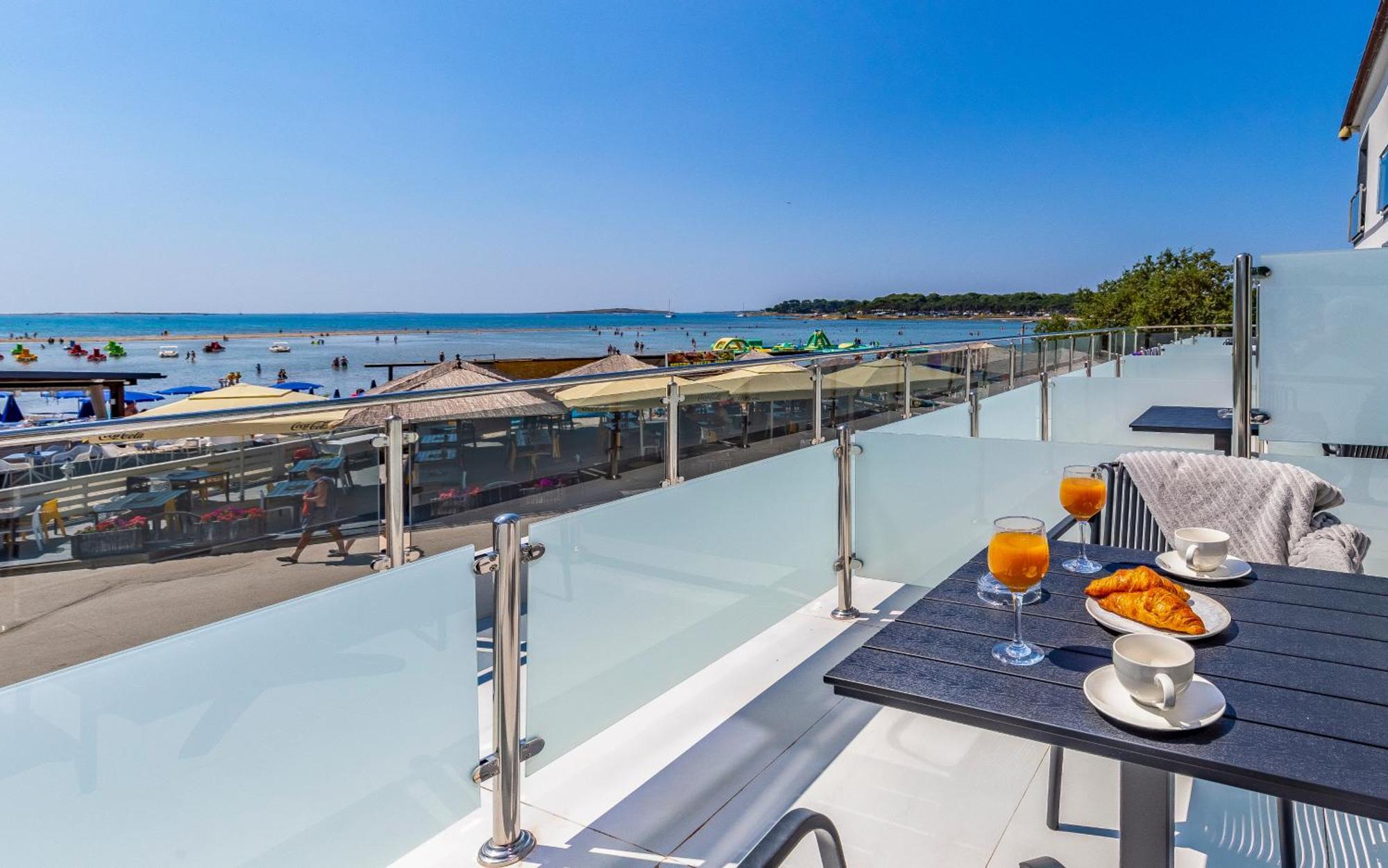 Hotel Koral Медулин Екстериор снимка
