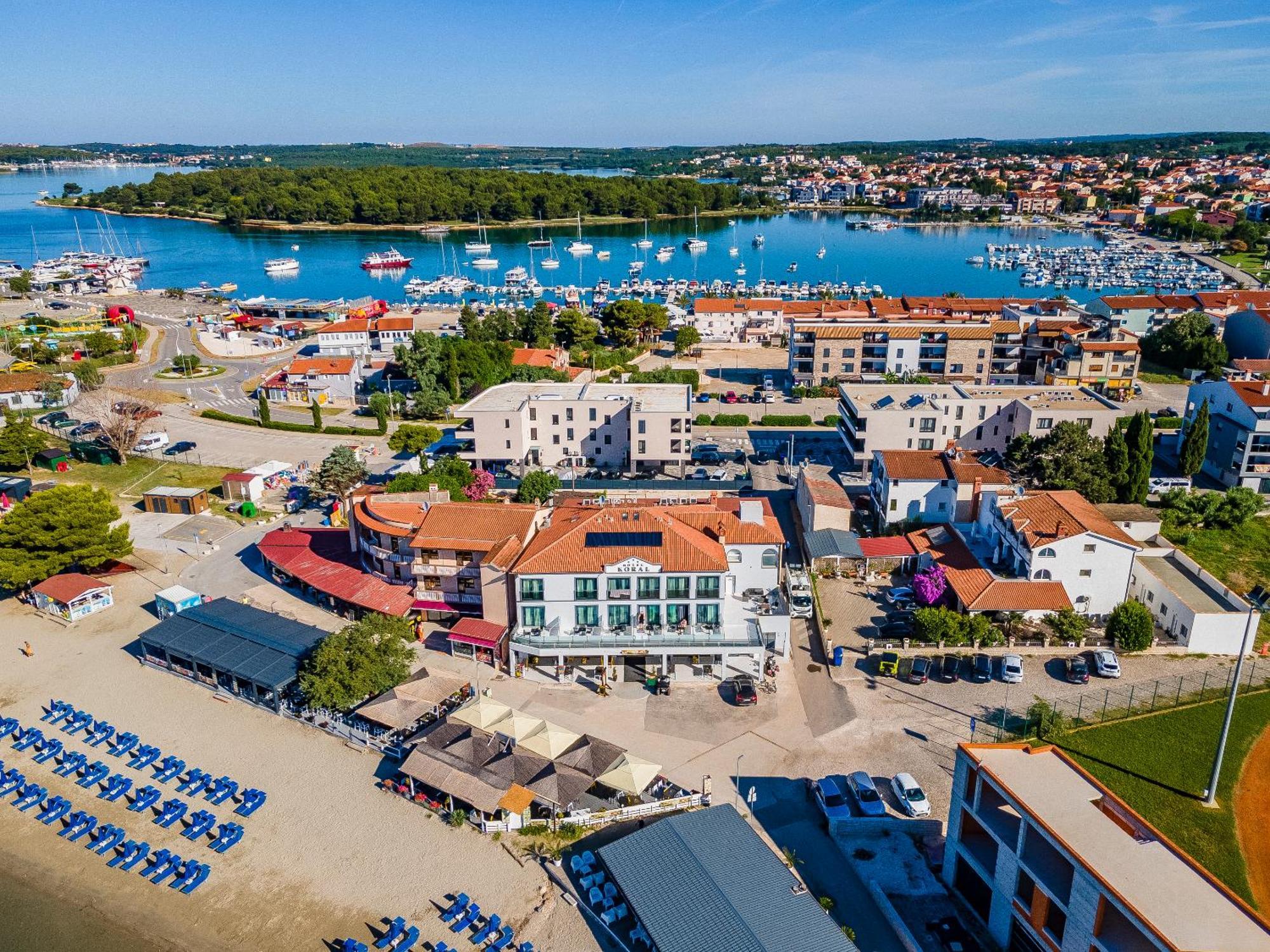 Hotel Koral Медулин Екстериор снимка