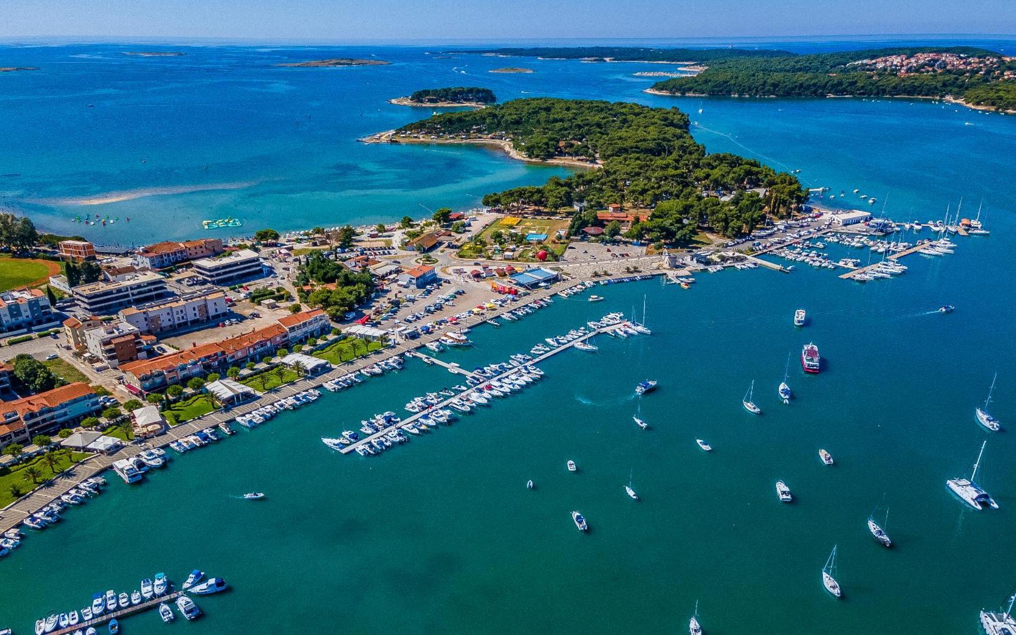 Hotel Koral Медулин Екстериор снимка