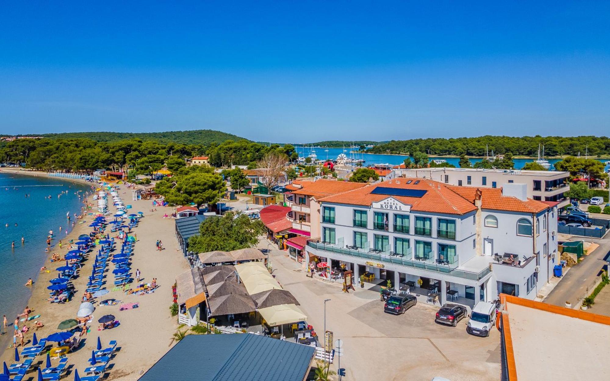 Hotel Koral Медулин Екстериор снимка