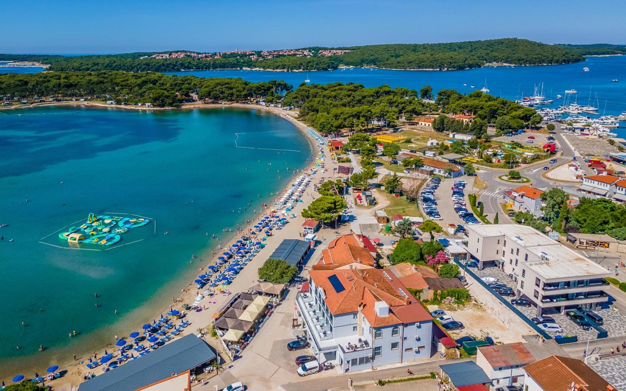 Hotel Koral Медулин Екстериор снимка